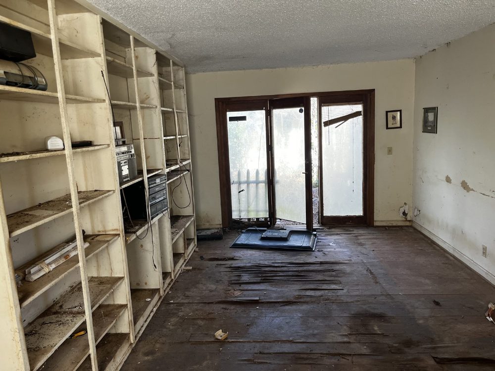111 Aspenwood home before renovation — house bought for cash by Tailwind in the Greenville, SC area